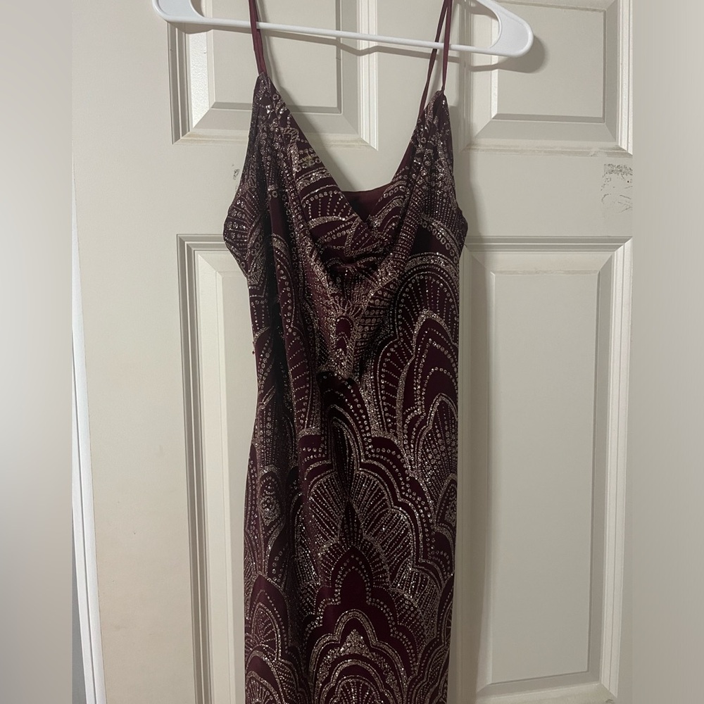 cute dress! only worn once to a school dance! perfect for any teen! Size 9/10
